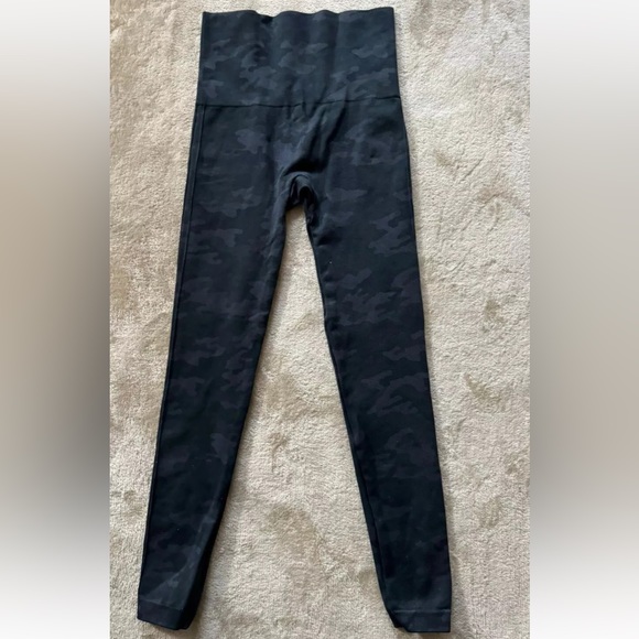 SPANX Pants - Spanx Womens Black/Green Camo Leggings Mid Rise Size Small